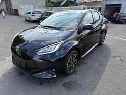 Grau Gebraucht 2023 Toyota Yaris Hybrid Team Limousine | 18.990 € (Guter Preis)