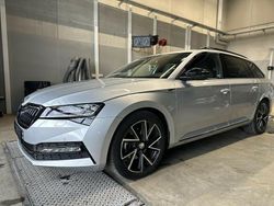 Silber (metallic) Gebraucht 2024 Skoda Superb SportLine Kombi | 37.500 € (Guter Preis)