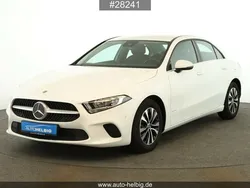 Weiß Gebraucht 2022 Mercedes A200 Style Kleinwagen | 25.880 € (Guter Preis)