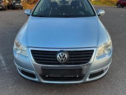 Blau Gebraucht 2005 VW Passat Limousine | 2.850 €