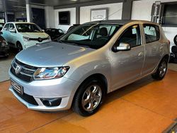 Silber Gebraucht 2015 Dacia Sandero Celebration Kleinwagen | 7.390 € (Fairer Preis)