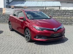 Rot Gebraucht 2017 Toyota Auris Hybrid Edition-S Limousine | 11.790 € (Superpreis)