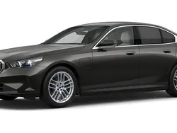 Grau Gebraucht 2024 BMW 530e Comfort Edition Limousine | 56.487 €