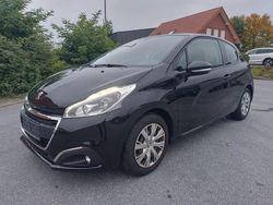 Schwarz Gebraucht 2017 Peugeot 208 Active Kleinwagen | 3.450 € (Guter Preis)