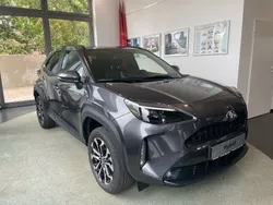 Grau Neu 2025 Toyota Yaris Cross SUV | 27.870 €