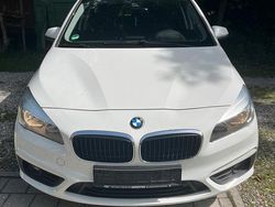 Weiß Gebraucht 2016 BMW 216 Active Tourer Van / Kleinbus | 9.500 € (Fairer Preis)