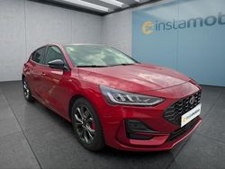 Rot Gebraucht 2024 Ford Focus ST-Line Limousine | 25.499 € (Fairer Preis)