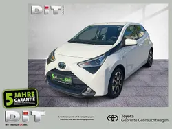 Schneeweiß Gebraucht 2021 Toyota Aygo Team Kleinwagen | 9.590 € (Fairer Preis)
