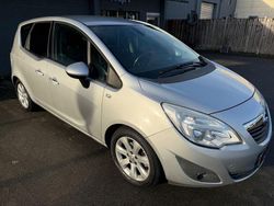 Grau Gebraucht 2010 Opel Meriva Edition Van / Kleinbus | 5.900 € (Fairer Preis)