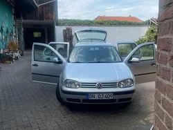 Silber Gebraucht 2001 VW Golf IV Edition Limousine | 1.150 €