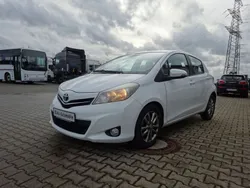 Weiß Gebraucht 2014 Toyota Yaris Limousine | 6.414 € (Fairer Preis)