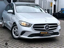 Silber Gebraucht 2020 Mercedes B180 Style Van / Kleinbus | 20.990 € (Fairer Preis)