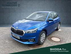 Raceblau metallic Gebraucht 2025 Skoda Fabia Essence Limousine | 17.490 € (Fairer Preis)