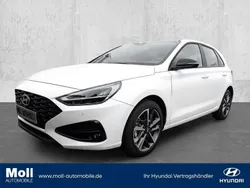 Weiss Neu 2024 Hyundai i30 Advantage Limousine | 26.975 € (Fairer Preis)