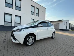Weiß Gebraucht 2017 Toyota Aygo Kleinwagen | 6.999 € (Fairer Preis)