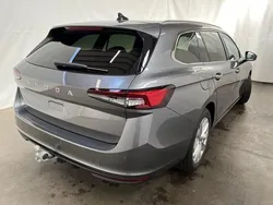 Grau Gebraucht 2024 Skoda Superb Selection Kombi | 40.058 € (Fairer Preis)