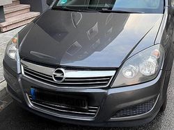 Grau Gebraucht 2009 Opel Astra Limousine | 1.850 € (Fairer Preis)