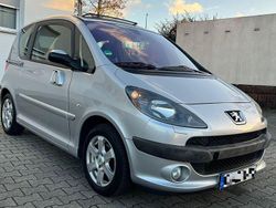 Silber Gebraucht 2007 Peugeot 1007 Van / Kleinbus | 3.999 € (Fairer Preis)
