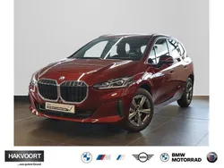Piemont rot metallic Gebraucht 2023 BMW 220 Luxury Line Van / Kleinbus | 33.330 € (Fairer Preis)