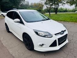 Weiß Gebraucht 2014 Ford Focus Titanium Kombi | 3.990 € (Superpreis)