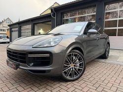 Grau Gebraucht 2019 Porsche Cayenne Turbo SUV | 73.999 € (Guter Preis)