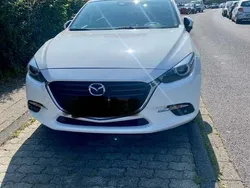 Weiß Gebraucht 2017 Mazda 3 Center-Line Limousine | 11.800 € (Fairer Preis)