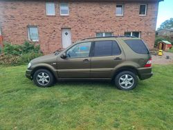 Schwarz Gebraucht 2001 Mercedes ML430 SUV | 3.575 €