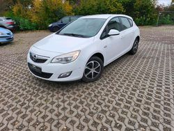 Weiß Gebraucht 2010 Opel Astra Limousine | 2.450 € (Guter Preis)