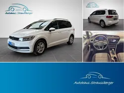 Weiß Gebraucht 2023 VW Touran Comfortline Van / Kleinbus | 30.390 € (Fairer Preis)