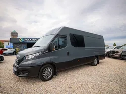 Grau Gebraucht 2023 Iveco Daily Van / Kleinbus | 39.990 € (Teuer)