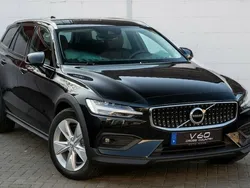 Onyx black / metallic Gebraucht 2021 Volvo V60 CC Kombi | 37.600 € (Etwas zu teuer)