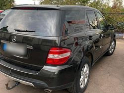 Schwarz Gebraucht 2007 Mercedes ML320 SUV | 7.000 €