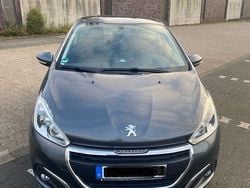 Grau Gebraucht 2015 Peugeot 208 Active Kleinwagen | 5.200 € (Fairer Preis)