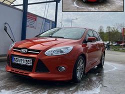 Orange Gebraucht 2012 Ford Focus Limousine | 6.750 €