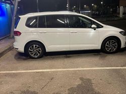 Weiß Gebraucht 2017 VW Touran Sound Van / Kleinbus | 12.700 € (Fairer Preis)