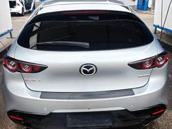 Silber Gebraucht 2019 Mazda 3 Selection Limousine | 17.000 € (Fairer Preis)
