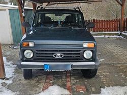 Grün Gebraucht 2012 Lada niva SUV | 5.499 € (Fairer Preis)