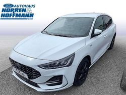 Frostweiß Gebraucht 2023 Ford Focus ST-Line Limousine | 21.650 € (Fairer Preis)