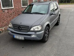 Grau Gebraucht 2003 Mercedes ML270 SUV | 5.500 €