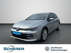 Oyster silver metallic (metallic) Gebraucht 2024 VW Golf VIII Life Limousine | 23.580 € (Guter Preis)