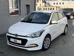 Weiß Gebraucht 2017 Hyundai i20 Classic Limousine | 8.980 € (Fairer Preis)