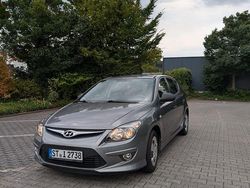 Grau Gebraucht 2012 Hyundai i30 Classic Kombi | 3.000 € (Fairer Preis)