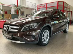 Braun Gebraucht 2016 Mercedes GLA200 SUV | 15.990 € (Guter Preis)