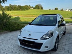 Weiß Gebraucht 2011 Renault Clio II Night&Day Limousine | 2.600 € (Guter Preis)