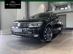 Schwarz deep black perleffekt (metallic) Gebraucht 2019 VW Tiguan R-line SUV | 33.990 € (Superpreis)