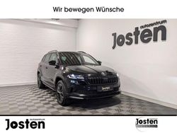 Schwarz (schwarzmagic perleffekt) Gebraucht 2024 Skoda Karoq SportLine SUV | 34.490 € (Guter Preis)