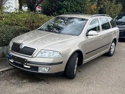 Gold Gebraucht 2005 Skoda Octavia Elegance Kombi | 4.444 € (Etwas zu teuer)