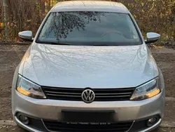 Silber Gebraucht 2013 VW Jetta Limousine | 12.000 € (Etwas zu teuer)