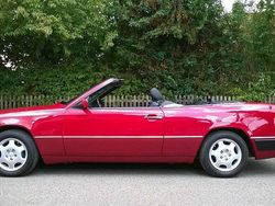 Rot Gebraucht 1993 Mercedes E320 Cabrio | 42.500 €