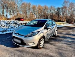 Grau Gebraucht 2010 Ford Fiesta Kleinwagen | 3.750 € (Fairer Preis)